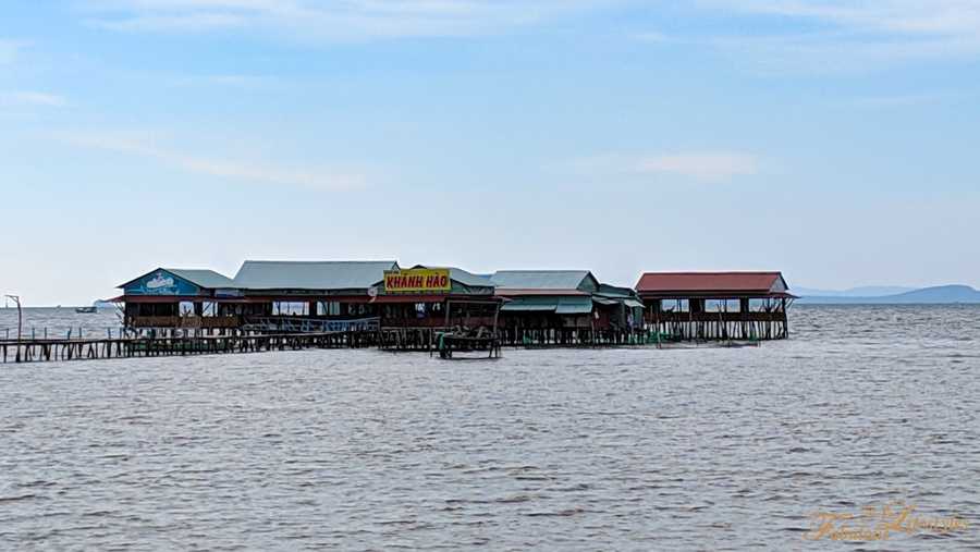 11 phu quoc floating restaurant